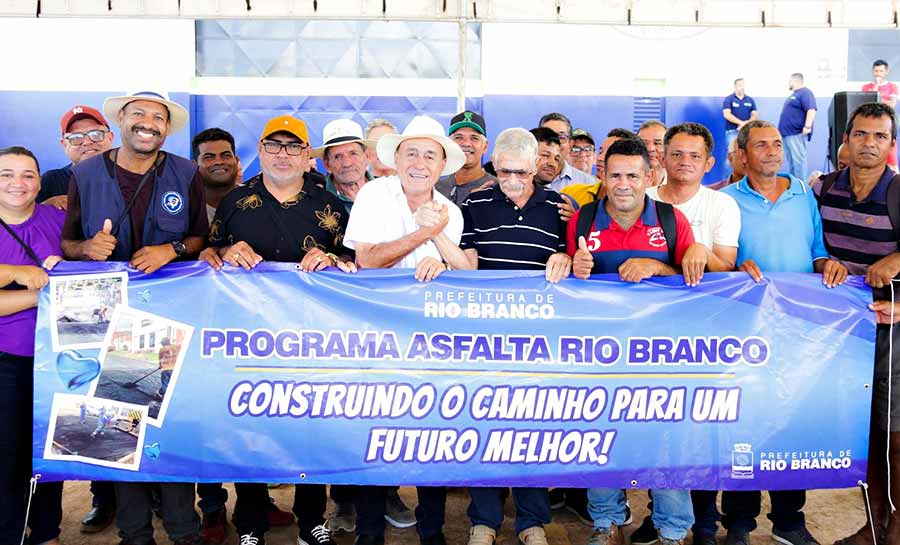 Priorizando mão de obra dos bairros, prefeitura assina a primeira ordem de serviço do Asfalta Rio Branco