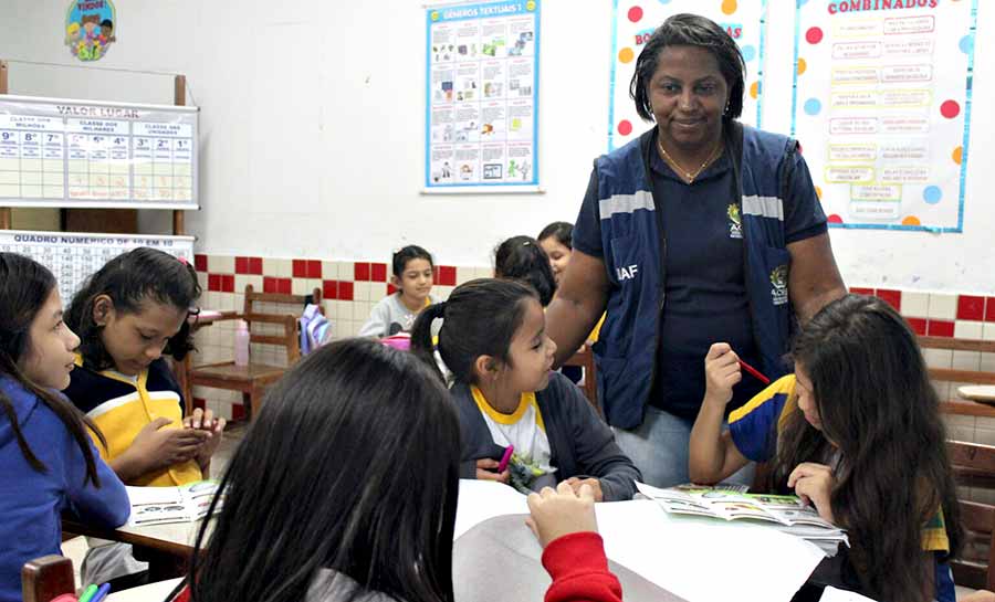 Técnicos do Idaf levam conhecimento sobre combate à monilíase para alunos da rede pública