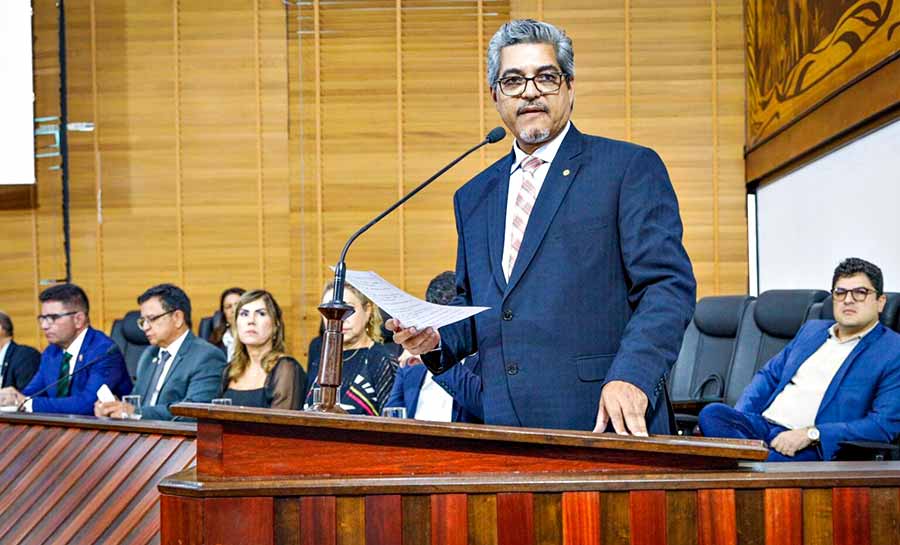 Edvaldo Magalhães lembra a conquista da formação superior dos professores da rede pública do Acre