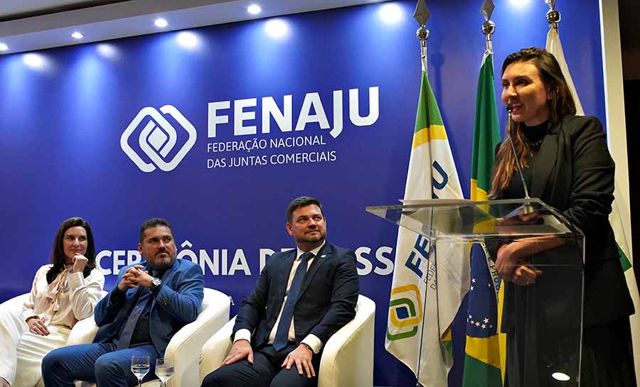 Azul volta a operar no Acre nesta quarta-feira, garante ministra interina do Turismo