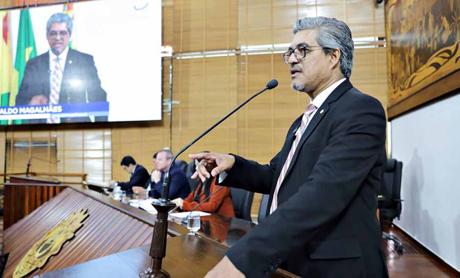 Plano de Carreira sob Ameaça: Edvaldo Magalhães denuncia destruição de décadas de conquistas de professores