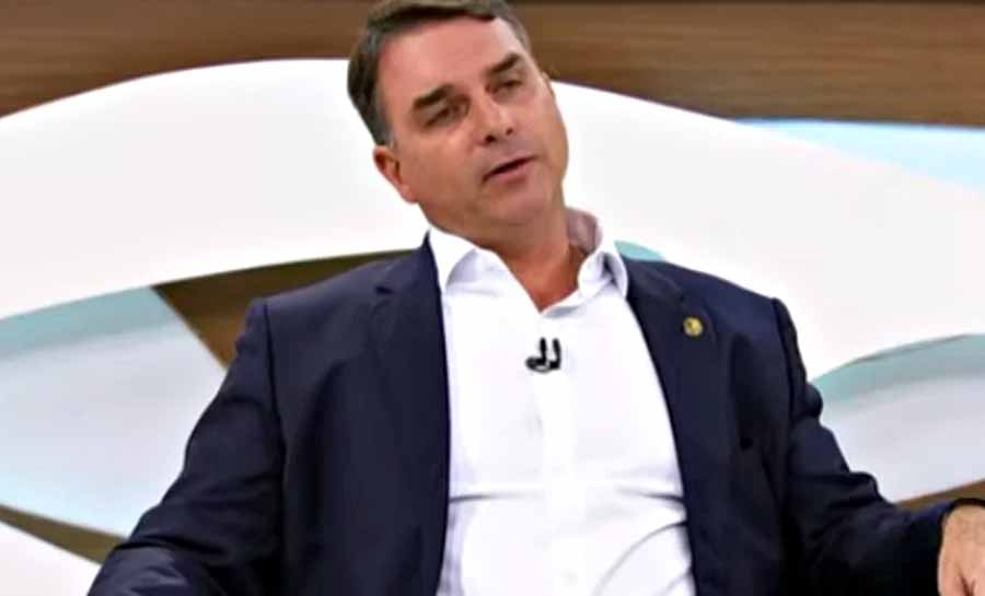 Flávio Bolsonaro defende Musk e acusa TSE e Lula sem provas