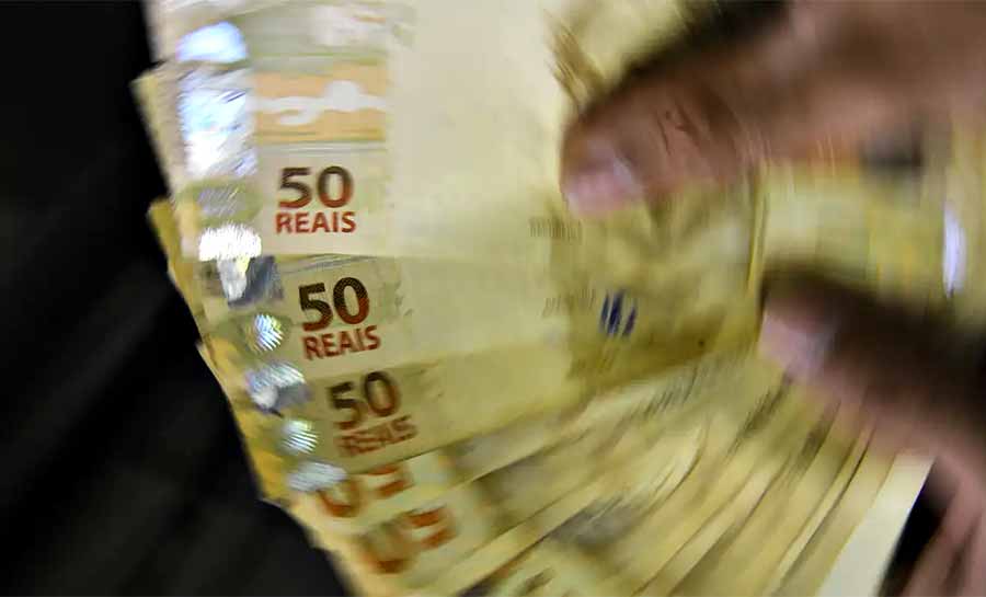 Governo propõe salário mínimo de R$ 1.502 em 2025