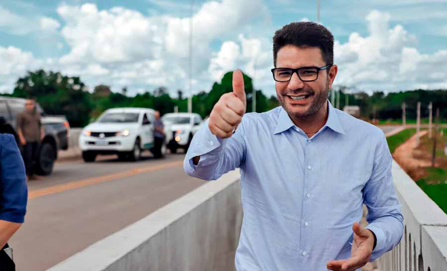 Governador Gladson Cameli celebra consolidação da Ponte Frei Paolino Baldassari e reafirma compromisso com as obras do Hospital João Câncio Fernandes em Sena Madureira