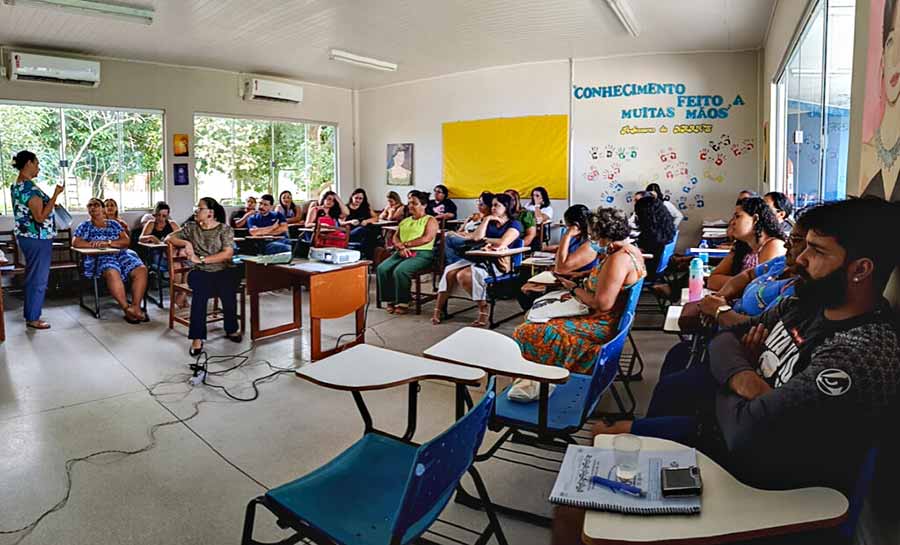 Educadores que atuam em classes hospitalares e atendimento pedagógico domiciliar participam de formação continuada