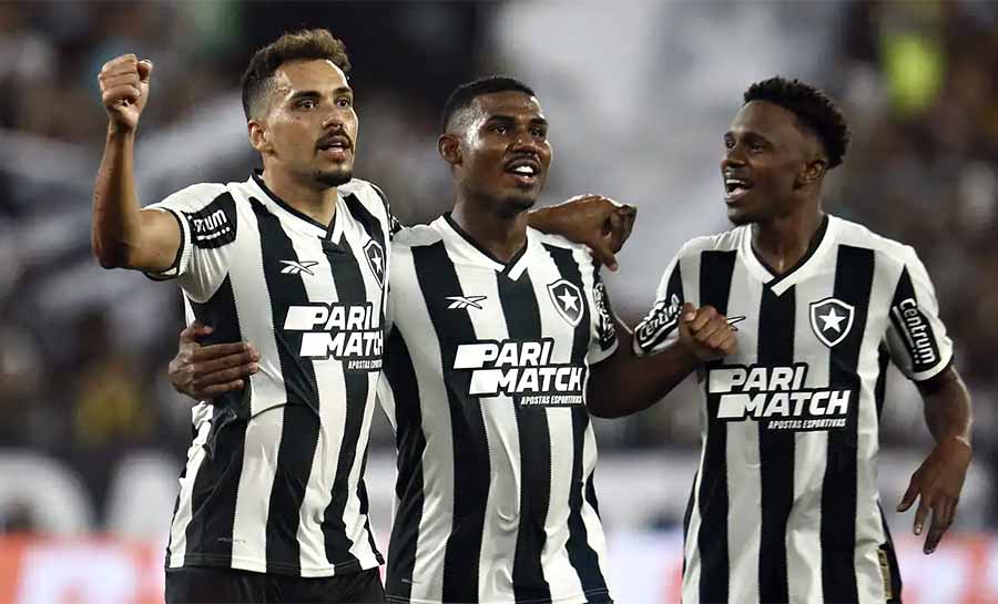 Botafogo supera Vitória para abrir vantagem na Copa do Brasil