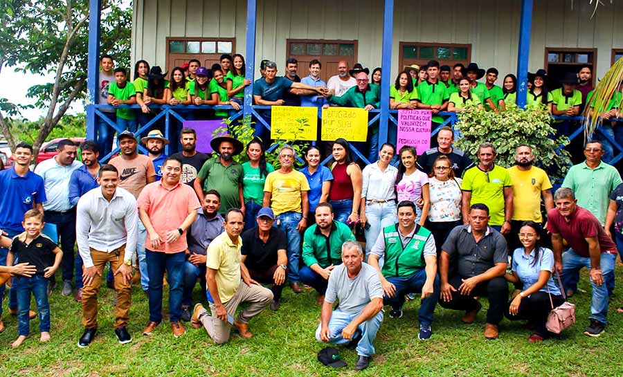 Velloso visita Escola Família Agrícola, destina emenda e fala que modelo de ensino precisa ser replicado