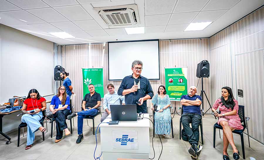 Grupo é capacitado para realizar pesquisa de opinião em curso promovido pelo Projeto Legal, da UFAC