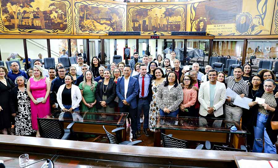 Assembleia Legislativa do Acre homenageia enfermeiros em sessão solene