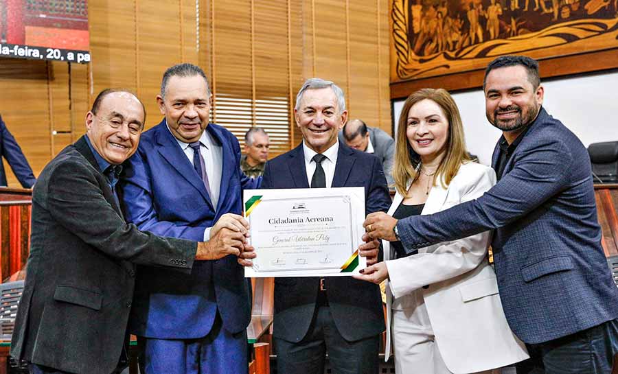 Aleac homenageia General Ubiratan Poty por serviços ao Acre pelo Programa Calha Norte