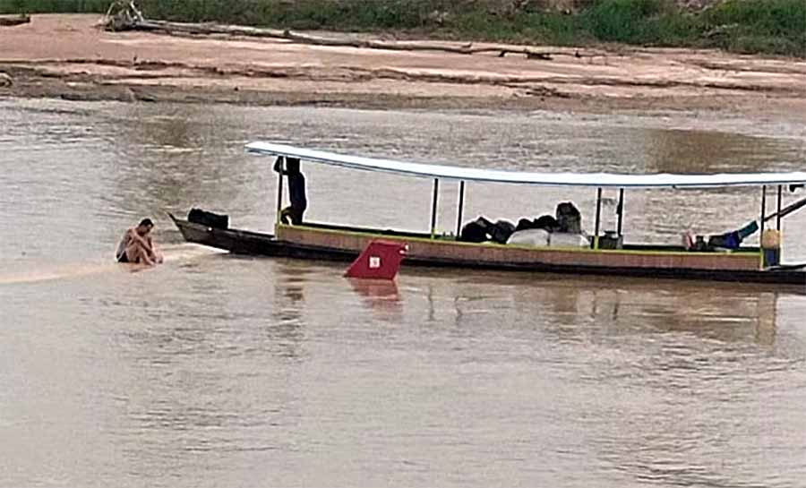 Avião de pequeno porte cai em rio no Acre