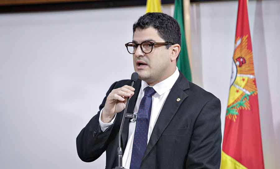 Eduardo Ribeiro se solidariza com servidoras do Iapen e afirma compromisso do governo com a proteção das mulheres