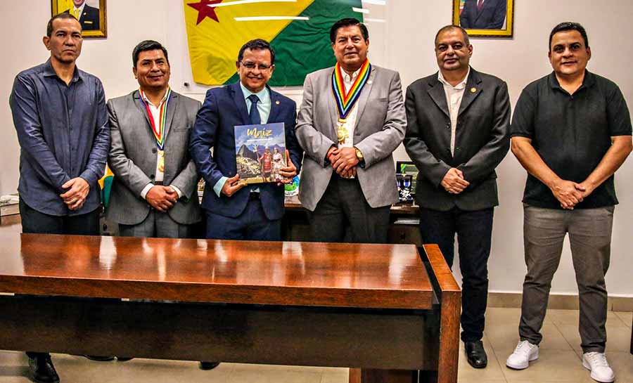 Gonzaga recebe prefeito de Cusco e firmam parceria de intercâmbio comercial entre Acre e Peru