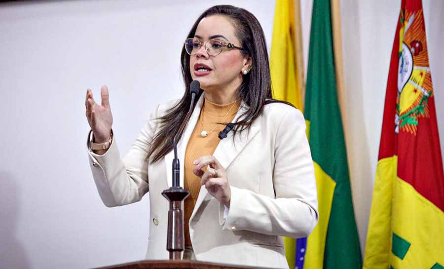 Michele Mello critica governo falta de ação em relação às demandas das polícias Civil e Penal