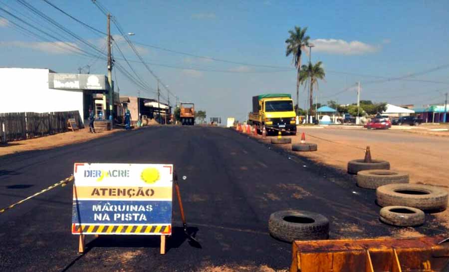 Deracre e Prefeitura do Bujari executam operação tapa-buraco nas ruas da cidade