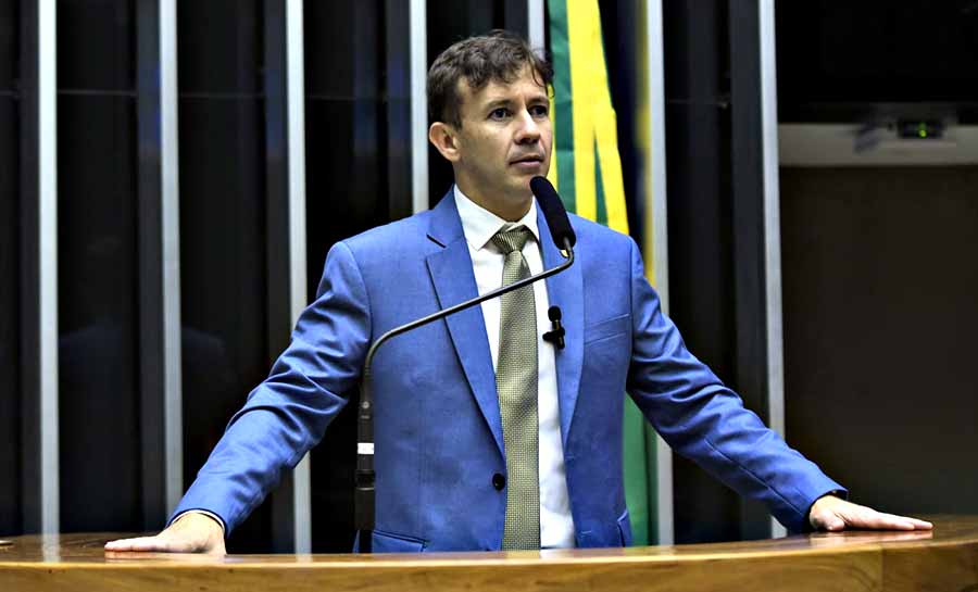 Eduardo Velloso apresenta PL de isenção de taxas em universidades e institutos federais para afetados por desastres naturais