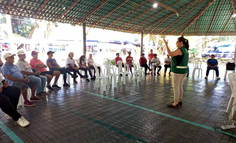 Oficina alerta sobre impactos ambientais dos resíduos sólidos durante programação da Feira EcoFlores, no Horto Florestal