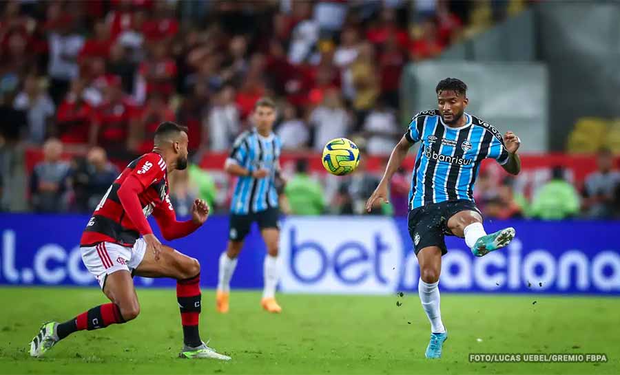 Flamengo recebe Grêmio no Maracanã mirando a ponta do Brasileiro