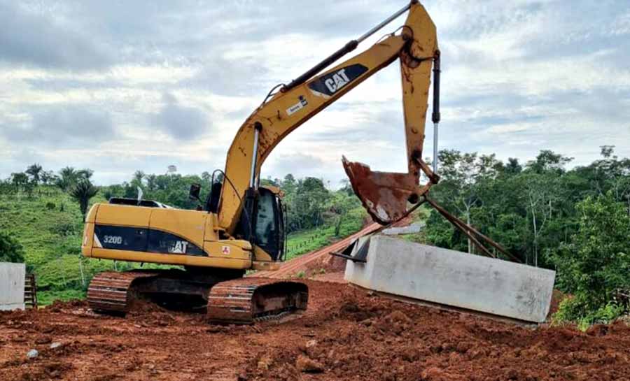 Governo transporta galerias pré-moldadas para acelerar obras da Estrada da Variante