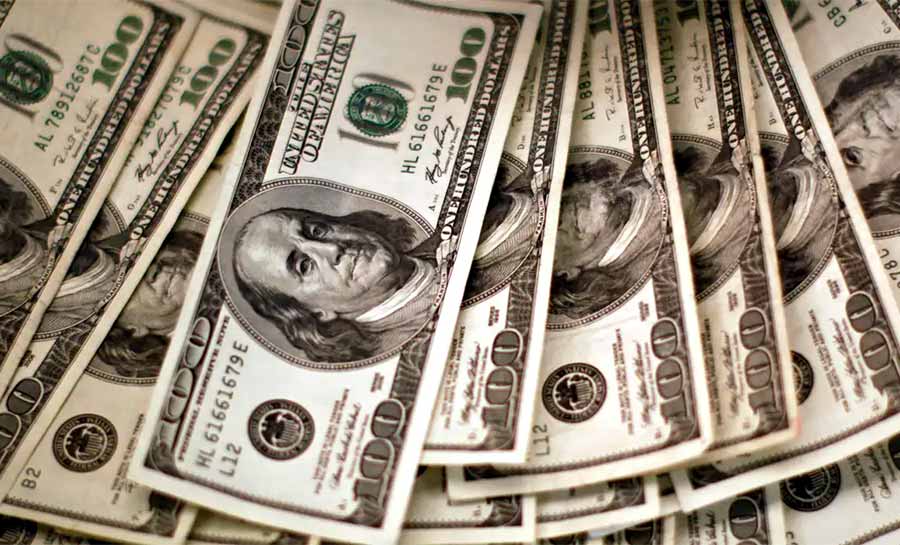 Dólar cai para R$ 5,44, mas fecha semana com alta de 1,09%