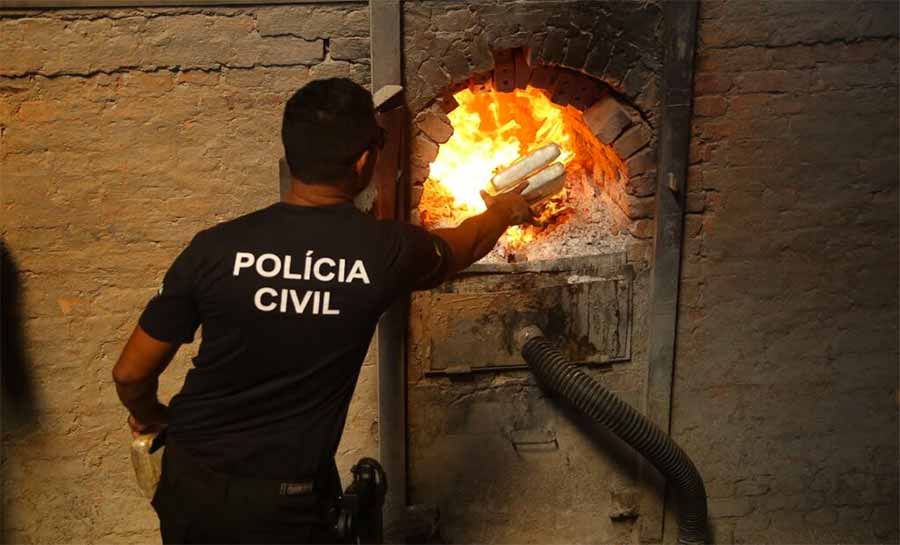 Polícia Civil incinera mais de meia tonelada de drogas proveniente de 20 processos de apreensão