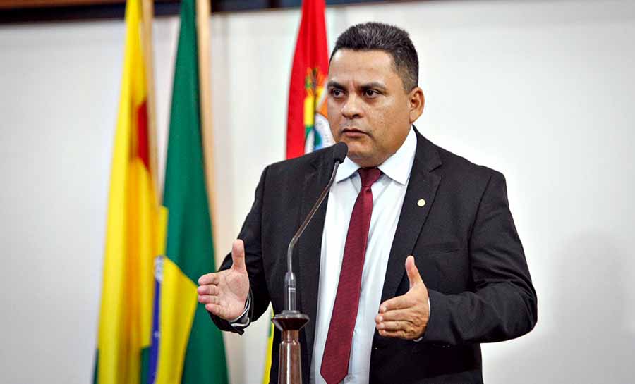 Gilberto Lira destaca reunião da Comissão de Educação com Sinteac na Aleac