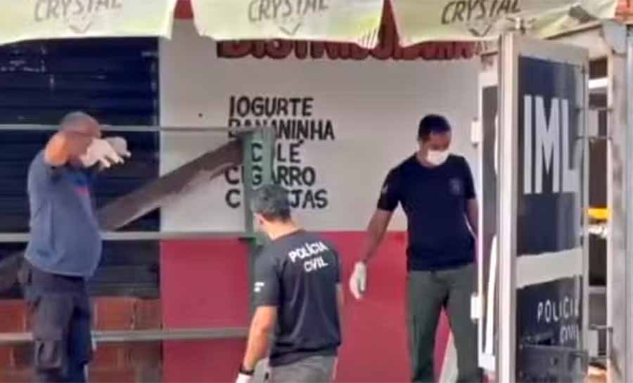 Homem passa mal e morre sentado em cadeira em frente a distribuidora de Rio Branco