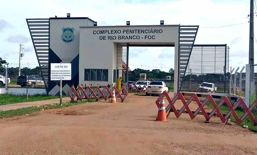 Homem envolvido em roubo de caminhonete em Acrelândia morre no presídio Francisco de Oliveira Conde