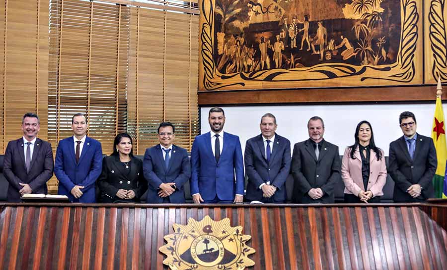 Deputados elegem Nicolau Júnior para a presidência da ALEAC