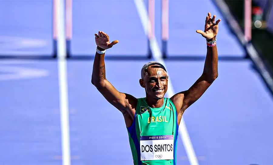 Alison dos Santos e Matheus Lima vão à semi dos 400m com barreiras