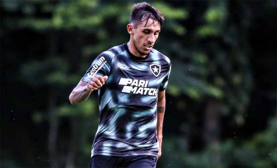 Peñarol considera pedida alta e negociação por lateral do Botafogo trava