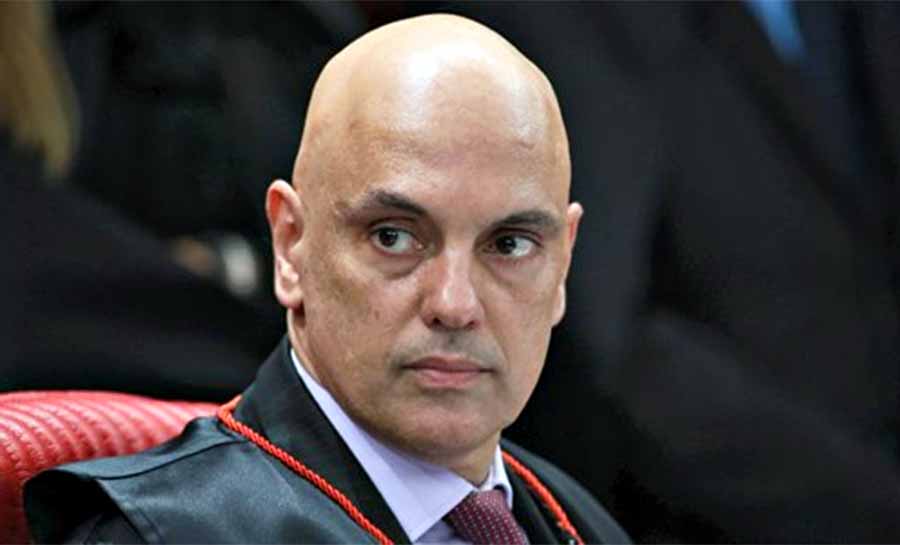 Moraes determina apreensão do celular de ex-assessor