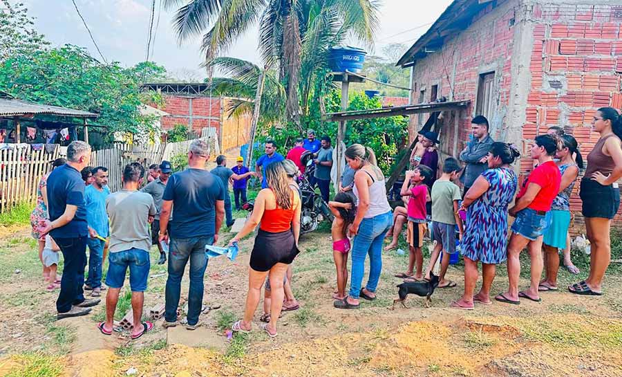 “Estamos abandonados”, dizem moradores do Beco da Joaquim Macedo em reunião com Marcus Alexandre