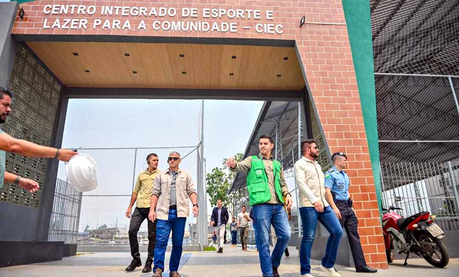 Avançando na infraestrutura do Acre, governador Gladson Cameli inspeciona obras de centro de lazer e novo prédio do Procon em Rio Branco