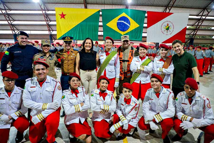 Vice-governadora Mailza Assis condecora alunos do Colégio Militar Dom Pedro II por excelência acadêmica