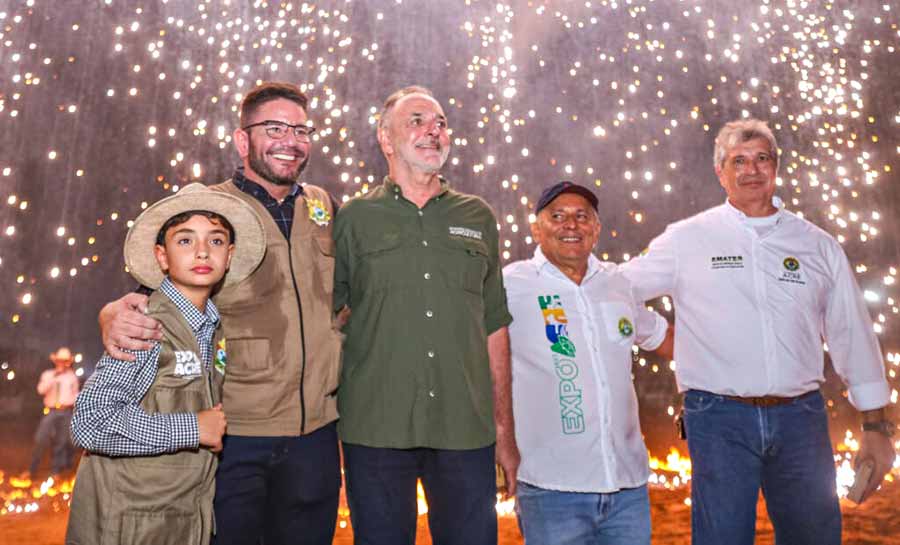 Campeão da final do rodeio da Expoacre leva R$10 mil e quadriciclo