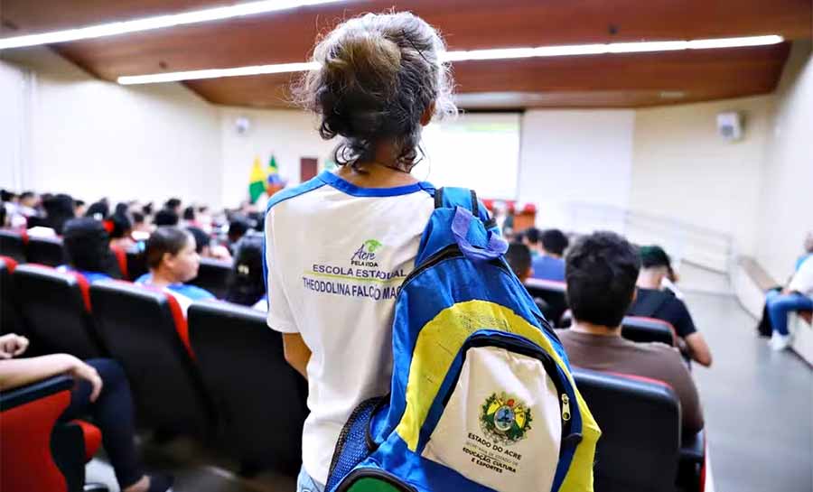 Aulas da rede estadual no AC são retomadas após uma semana de suspensão por conta da fumaça