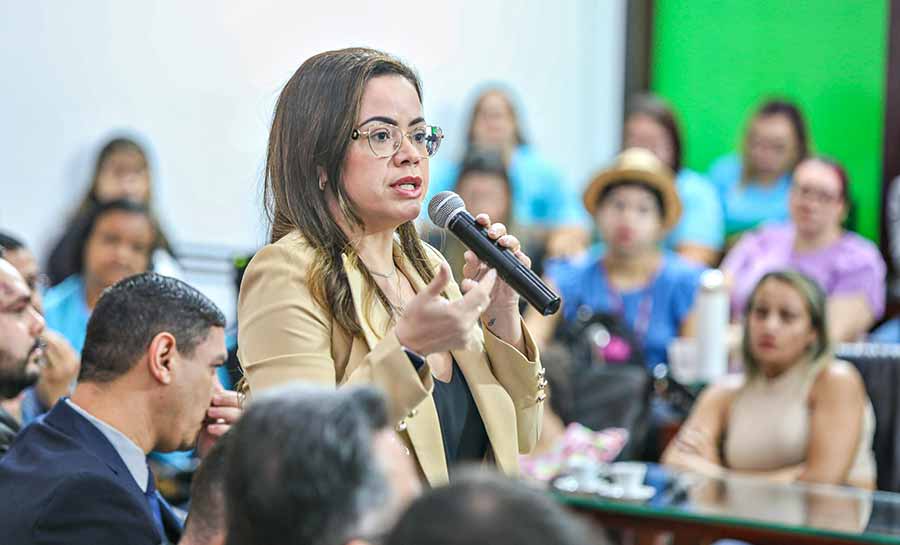 Michelle Melo defende políticas públicas para neurodivergentes em Audiência Pública na Aleac