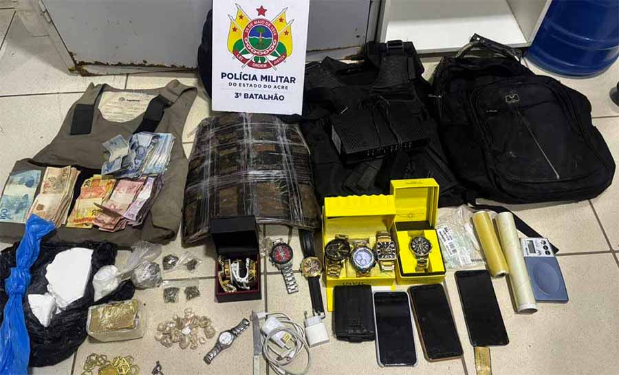 Polícia Militar apreende drogas e coletes balísticos na parte alta da cidade