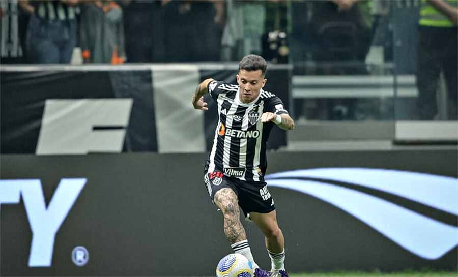 Bernard rompe ligamento do joelho e deve retornar ao Atlético-MG apenas em 2025