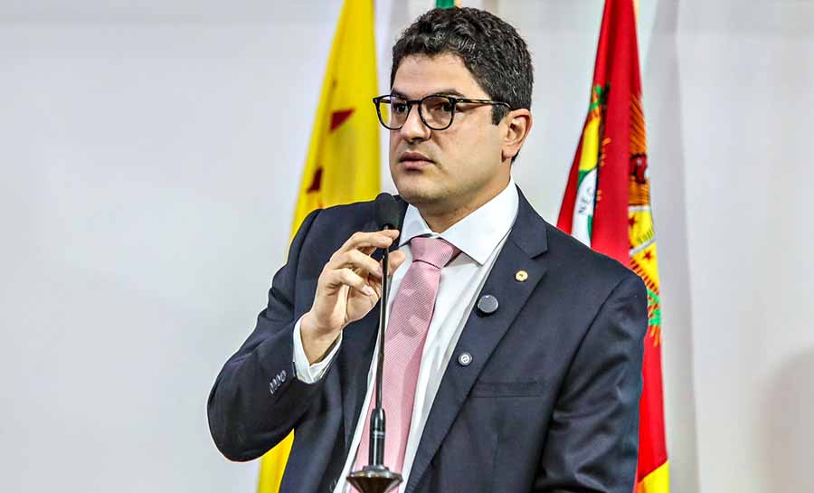 “O Acre precisa da classe política para ajudar no desenvolvimento”, diz deputado Eduardo Ribeiro em apelo por soluções ambientais