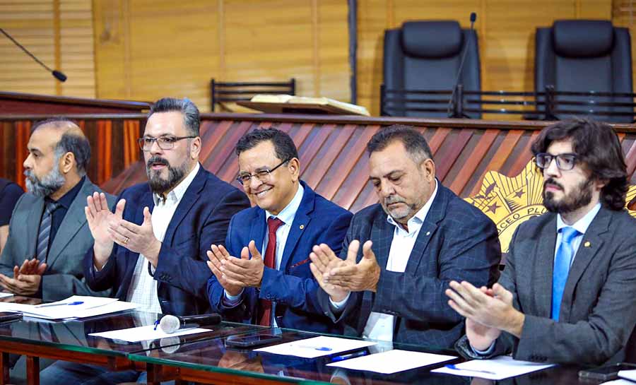 A pedido de Gonzaga, Aleac debate com parlamentares e instituições a reabertura da estrada entre Porto Walter e Cruzeiro do Sul