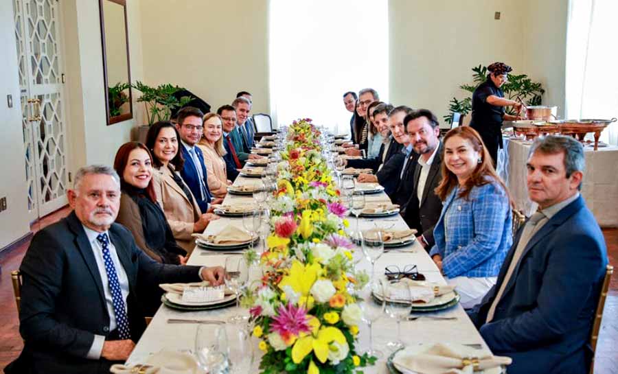 Em almoço no Palácio Rio Branco, governador dá boas-vindas aos ministros do Tribunal Superior do Trabalho que vão participar de Simpósio no Acre