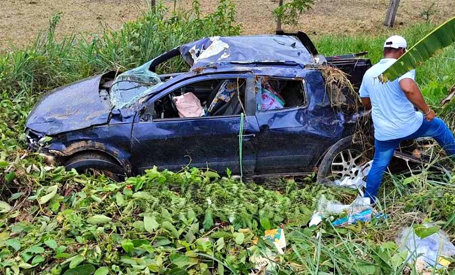 Jovem de 27 anos morre após carro capotar em rodovia no Acre