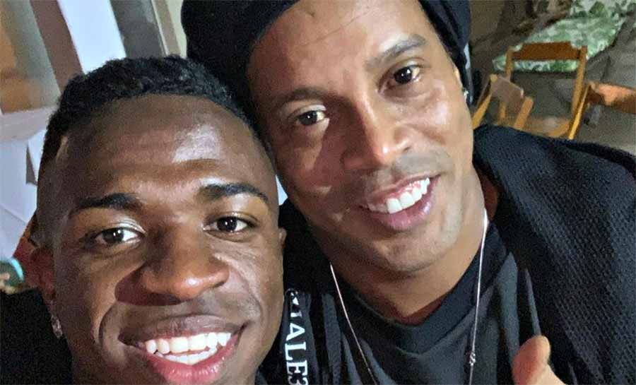 Vini Jr e Ronaldinho podem ser processados por promover empresa suspeita de pirâmide