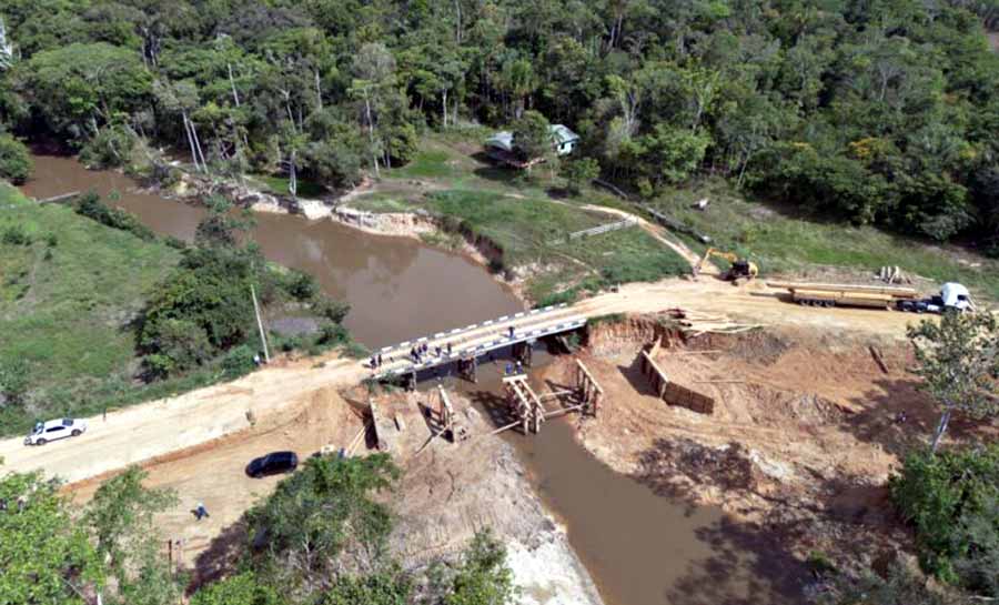 Deracre vistoria construção da Ponte do Viola em Mâncio Lima e Rodrigues Alves