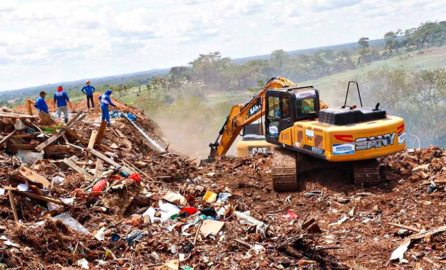 Prefeitura de Rio Branco faz monitoramento de fogo em Aterro de Inertes na capital