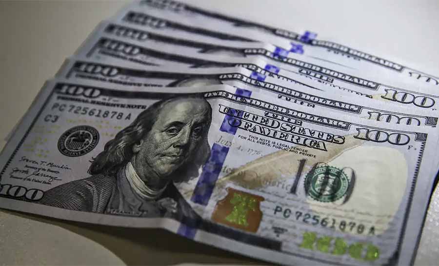 Dólar cai para R$ 6,04 em expectativa com reunião do Copom