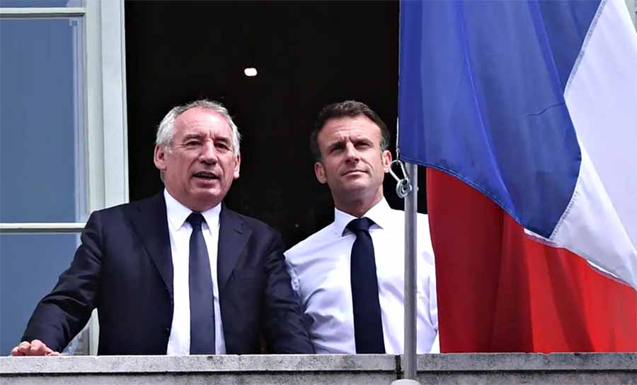 Macron nomeia François Bayrou como primeiro-ministro da França