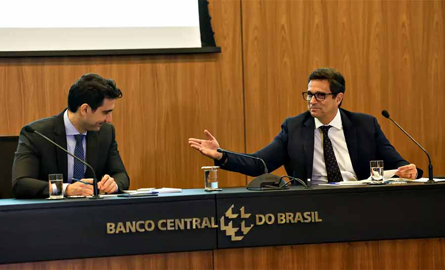 Campos Neto exalta passagem de comando no Banco Central